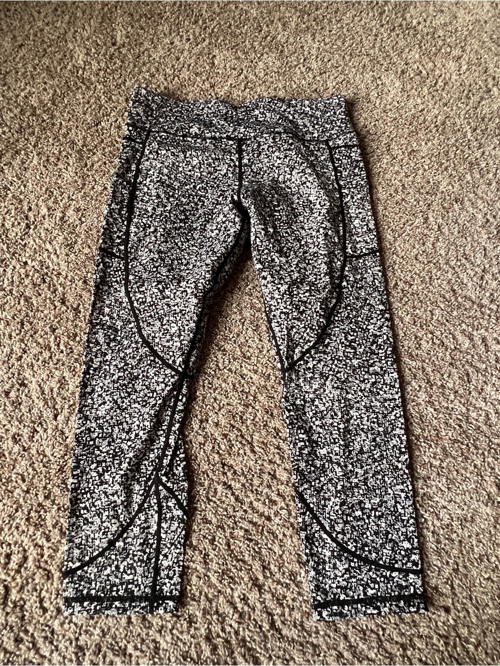 Zyia Black and White Speckled Capri Leggings